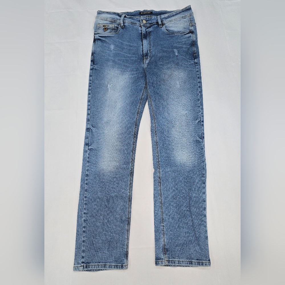 BURBERRY JEANS BRAND NEW Light blue color, size 36x32